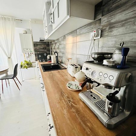 The Airport Loft Lägenhet Otopeni Exteriör bild